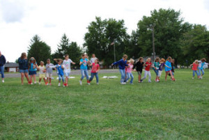 Aviston3LeggedRace-300x201